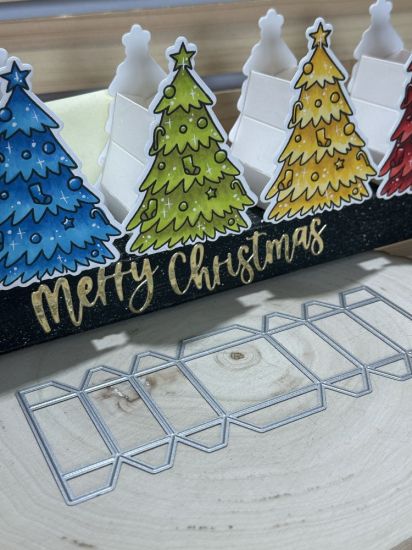 Keywords: Christmas tree rainbow medium box home decor