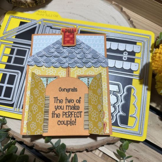 Keywords: house gate fold topiaries