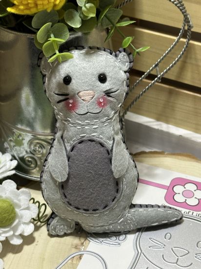 Keywords: stuffy wool felt otter