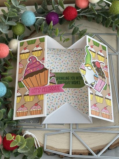 Keywords: gnome birthday cupcake