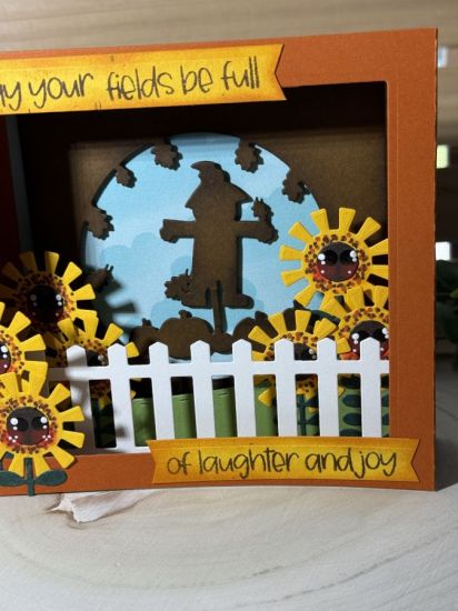 Keywords: circle, scarecrow, shadow box