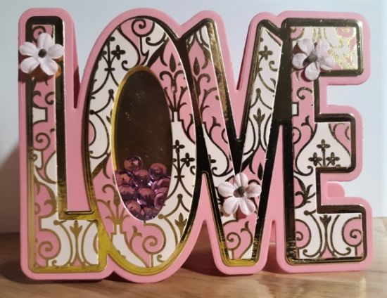 Love is all around 3
LOVE Fold It Card with shaker in the "O" using pink sequins, pink card, gold mirror card and patterned paper layered: small pink flowers to decorate
Keywords: LOVE