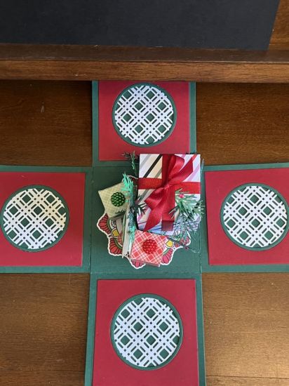 Christmas Explosion Box 2
A Christmas themed explosion box with pockets
Keywords: Christmas explosion_box
