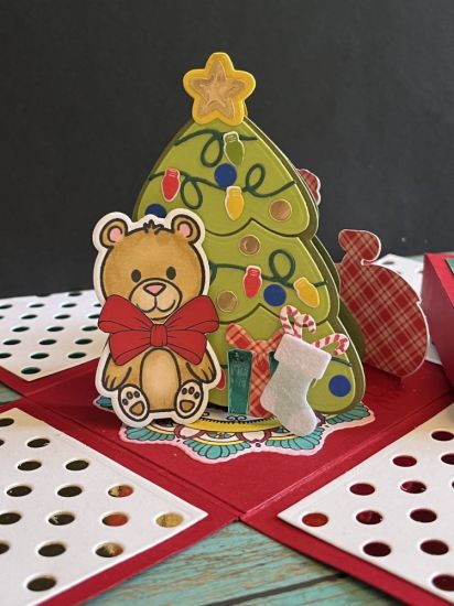 Christmas Explosion Box
A Christmas themed exploaion box using wlemwnts from many different die sets
Keywords: Explosion_box Christmas