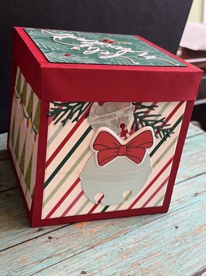 Christmas Explosion Box
A Christmas themed explosion box with a christmas tree, bicycle and bear
Keywords: Explosion_box Christmas