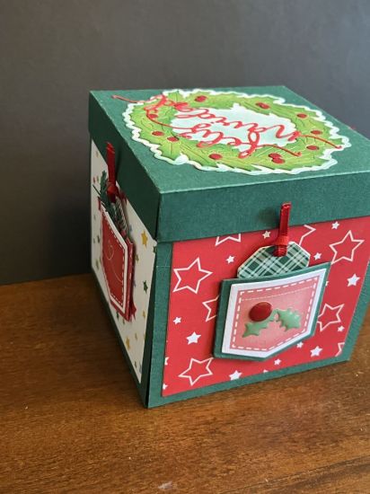 Christmas Explosion Box 2
A Christmas themed explosion box with pockets
Keywords: Christmas explosion_box