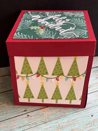 Christmas Explosion Box
A Christmas themed exploaion box using wlemwnts from many different die sets
Keywords: Explosion_box Christmas