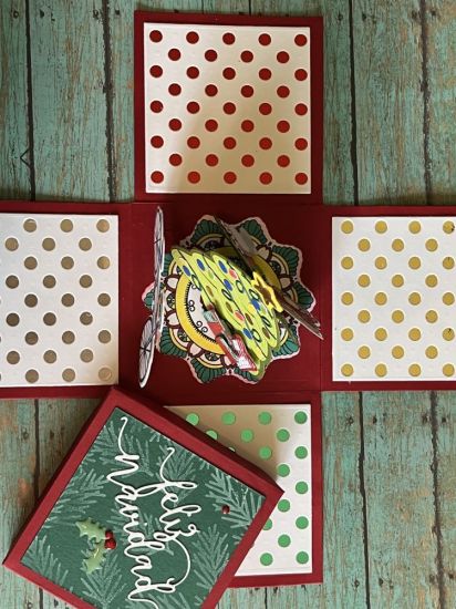 Christmas Explosion Box
A Christmas themed exploaion box using wlemwnts from many different die sets
Keywords: Explosion_box Christmas