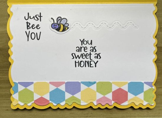 Lift up bumblebees2
Mini bumblebee fold its on the front of a card
Keywords: Bumble bees