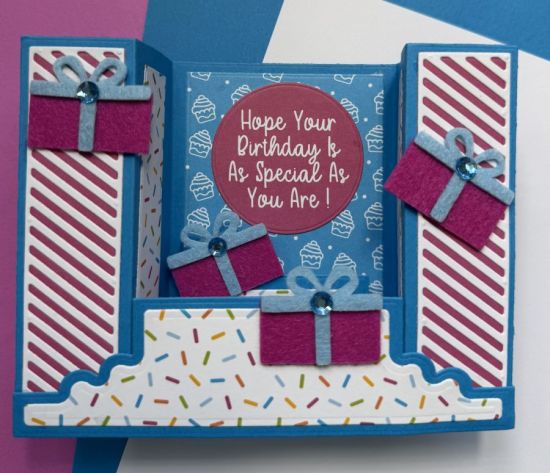 Birthday scene
A quick birthday card with the create scene die set and embellishments (felt gifts and sticker) from card kits. 
Keywords: birthday create-a-scene