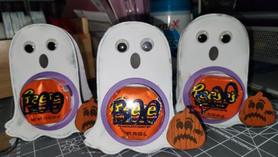 Happy ghost fold-it with candy holder.
Keywords: CandyHolder Candy holder.