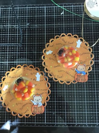 Halloween scallop circle critters in pumpkins candy holder
Keywords: Candy holders Halloween scallop circles CandyHolderDies CirclesDies