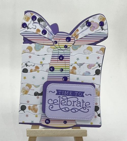 Gift A2 Shaped Card Fold-it Die 
