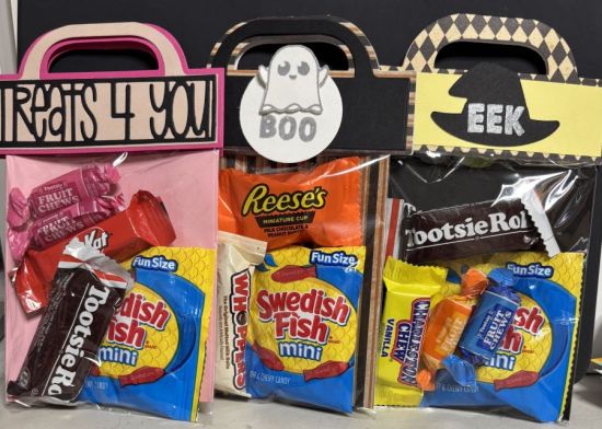 Halloween Treat Bags
This die set is so versatile, can’t wait to use it for other occasions!
Keywords: Halloween Treat bags